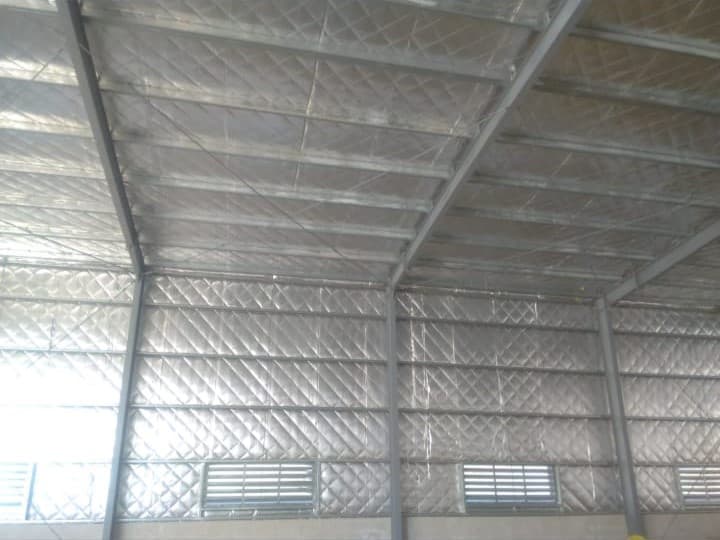 Depósito con aislación térmica